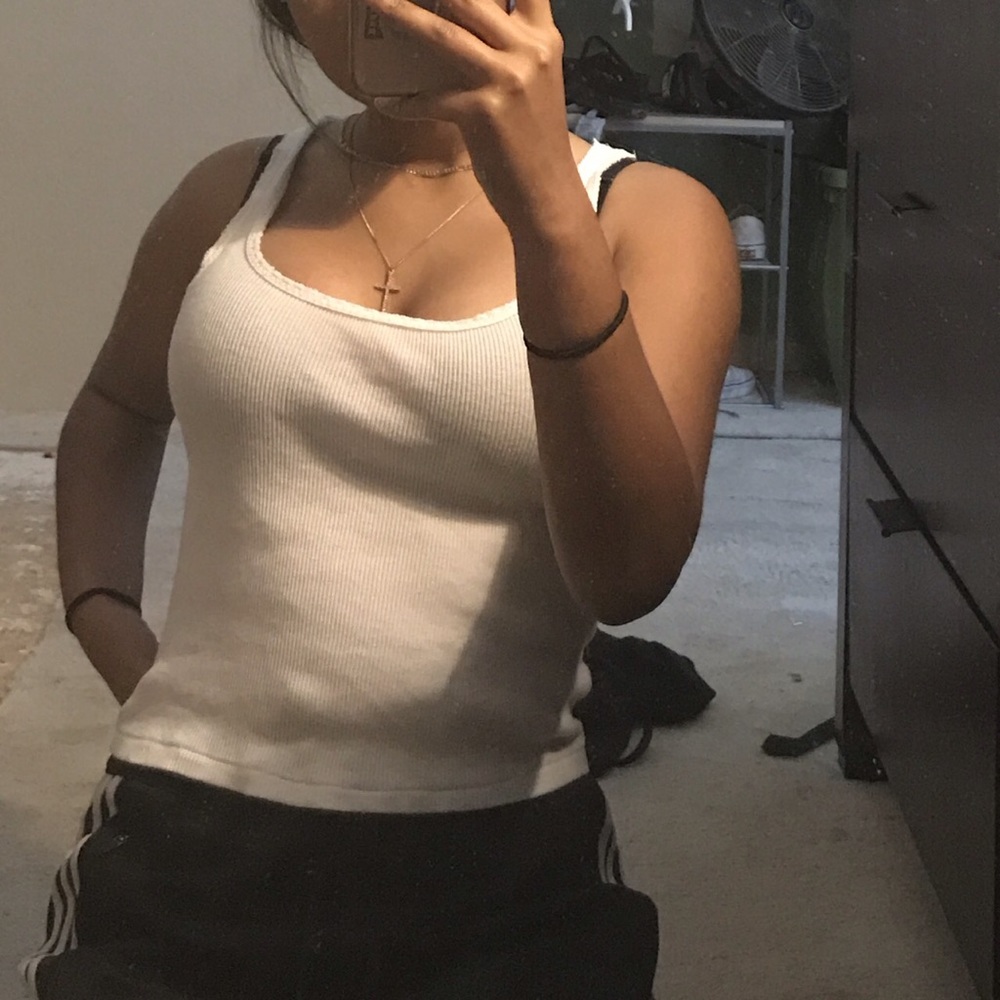 BRANDY MELVILLE WHITE LACE CROP TOP ;
